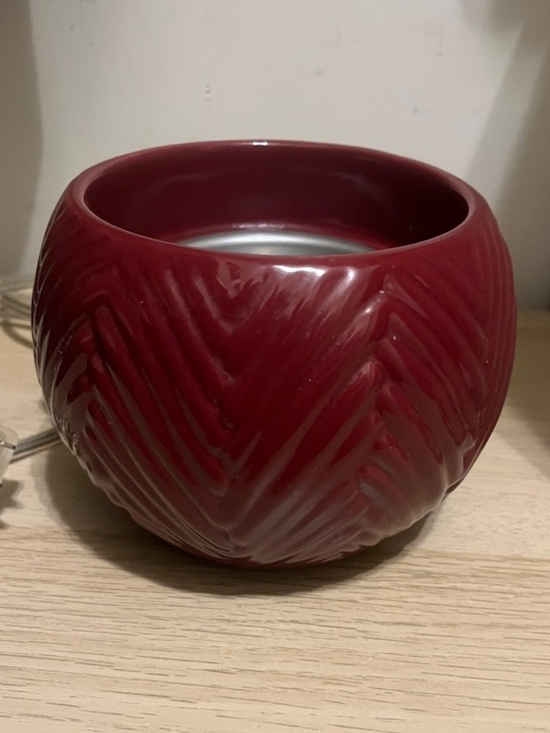 Yankee Candle Other - Yankee Candle Glossy Wine-Red Wax Scenterpiece Warmer